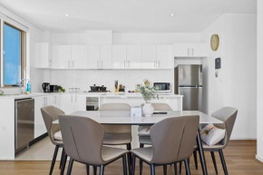 Cozy apartment in Chatswood next to train station, Sydney